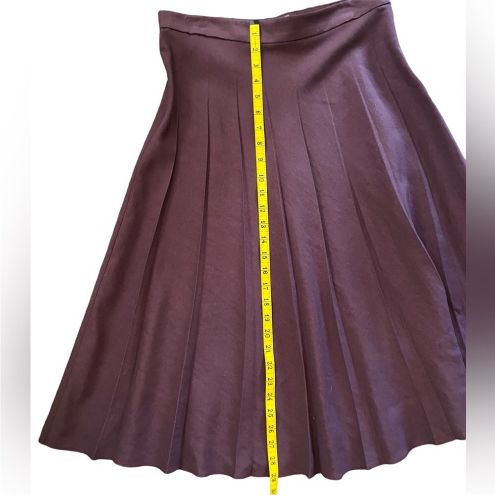 Margaret Howell Linen blend Pleated Midi Skirt in Burgundy/Deep Plum - Picture 5 of 10